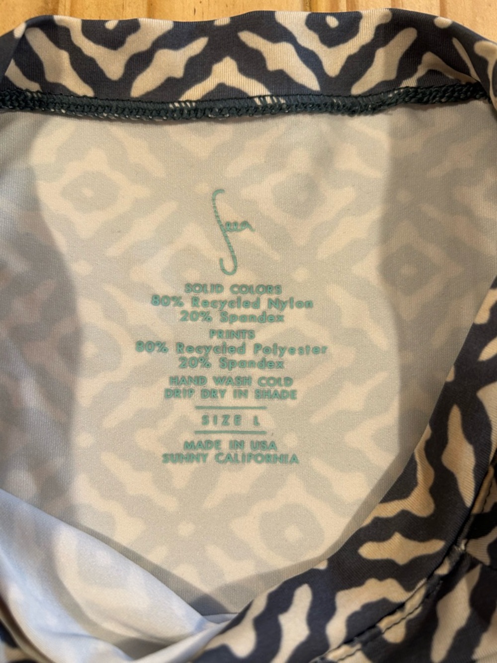 The Seea Women’s Rashguard Large - Picture 3 of 3